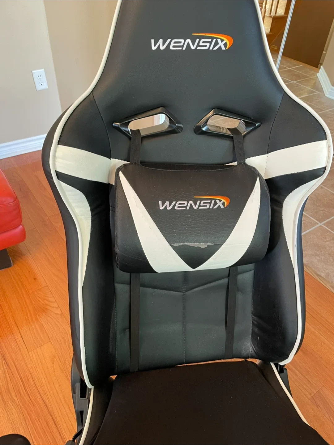 Wensix Gaming Chair - Some Wear & Tear image indicator(3)
