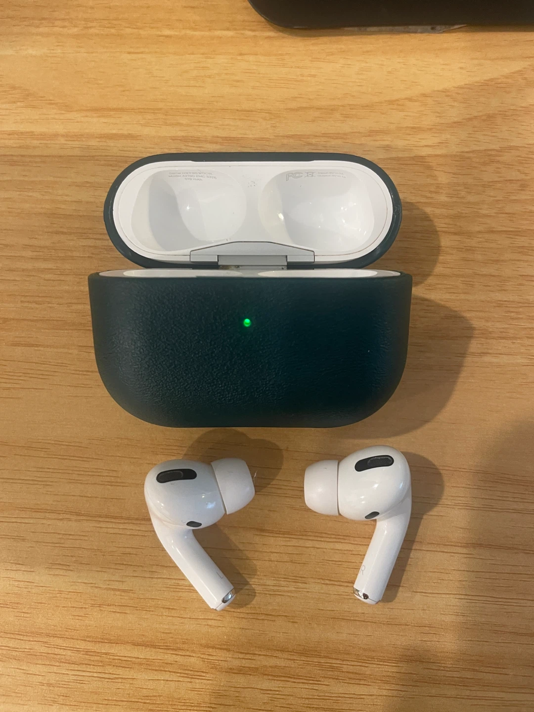 Apple AirPods Pro - photo 2