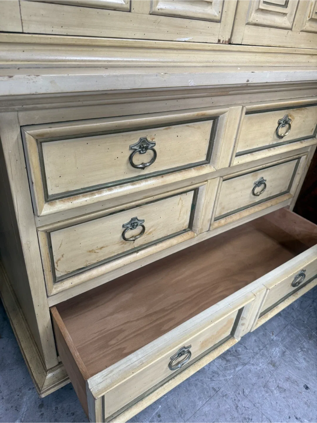 Vintage Off-White Armoire with Drawers image indicator(4)