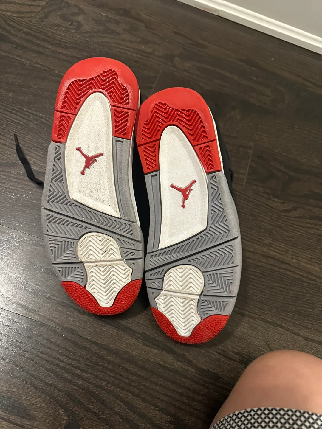 Nike Air Jordan 4 Retro image indicator(2)