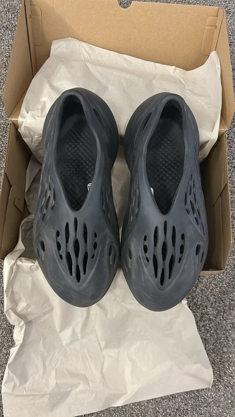 Adidas Yeezy Foam RNNR Size 10 image indicator(2)