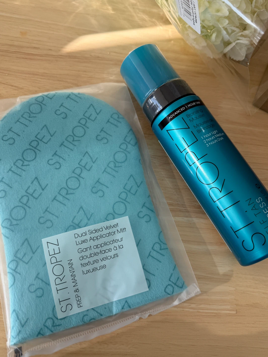 St. Tropez Bronzing Mousse + Applicator Mitt