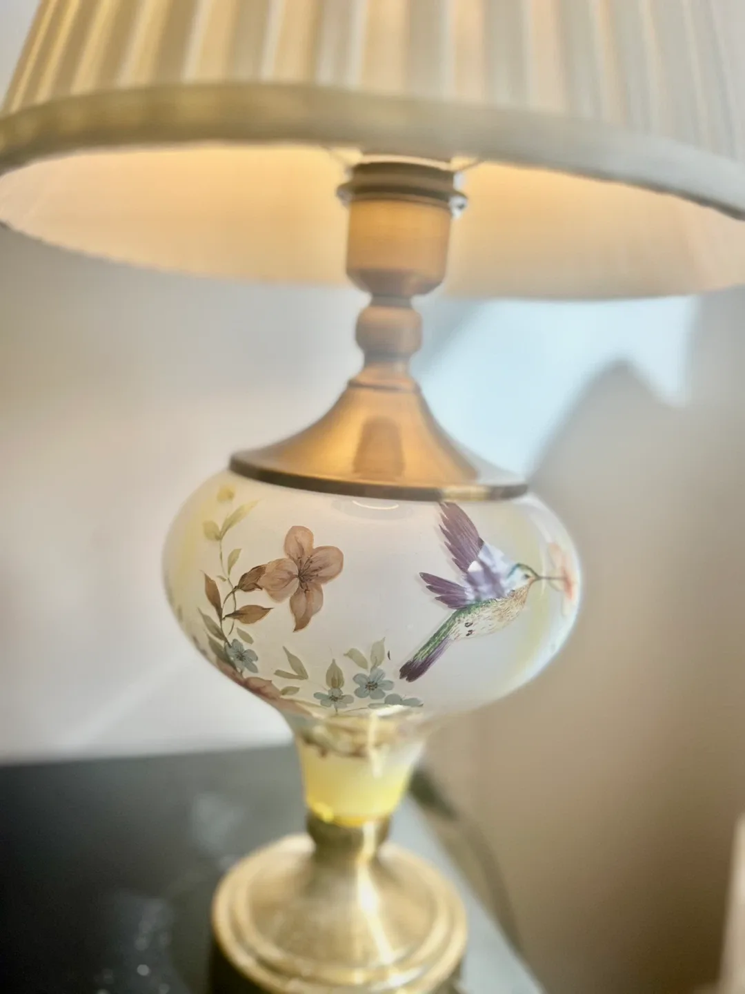 Porcelain Hummingbird Accent Lamp image indicator(2)