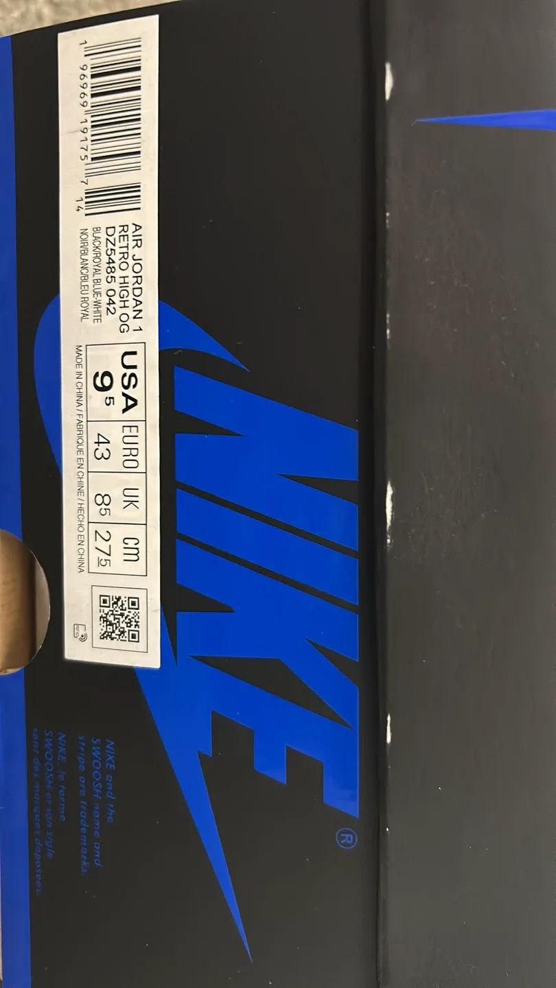 Nike Air Jordan 1 Retro High OG Hyper Royal Size 9.5 image indicator(4)