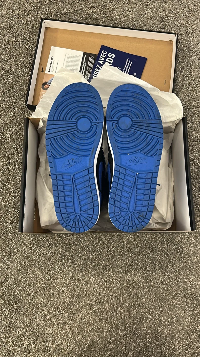 Nike Air Jordan 1 Retro High OG Hyper Royal Size 9.5 image indicator(3)