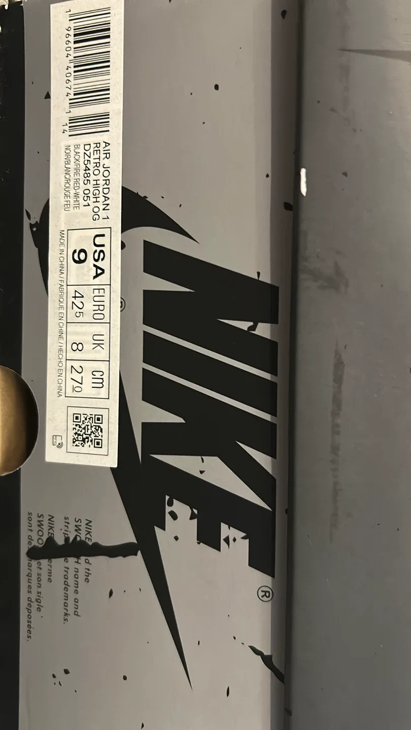 Nike Air Jordan 1 Retro High OG, Size 9 image indicator(4)