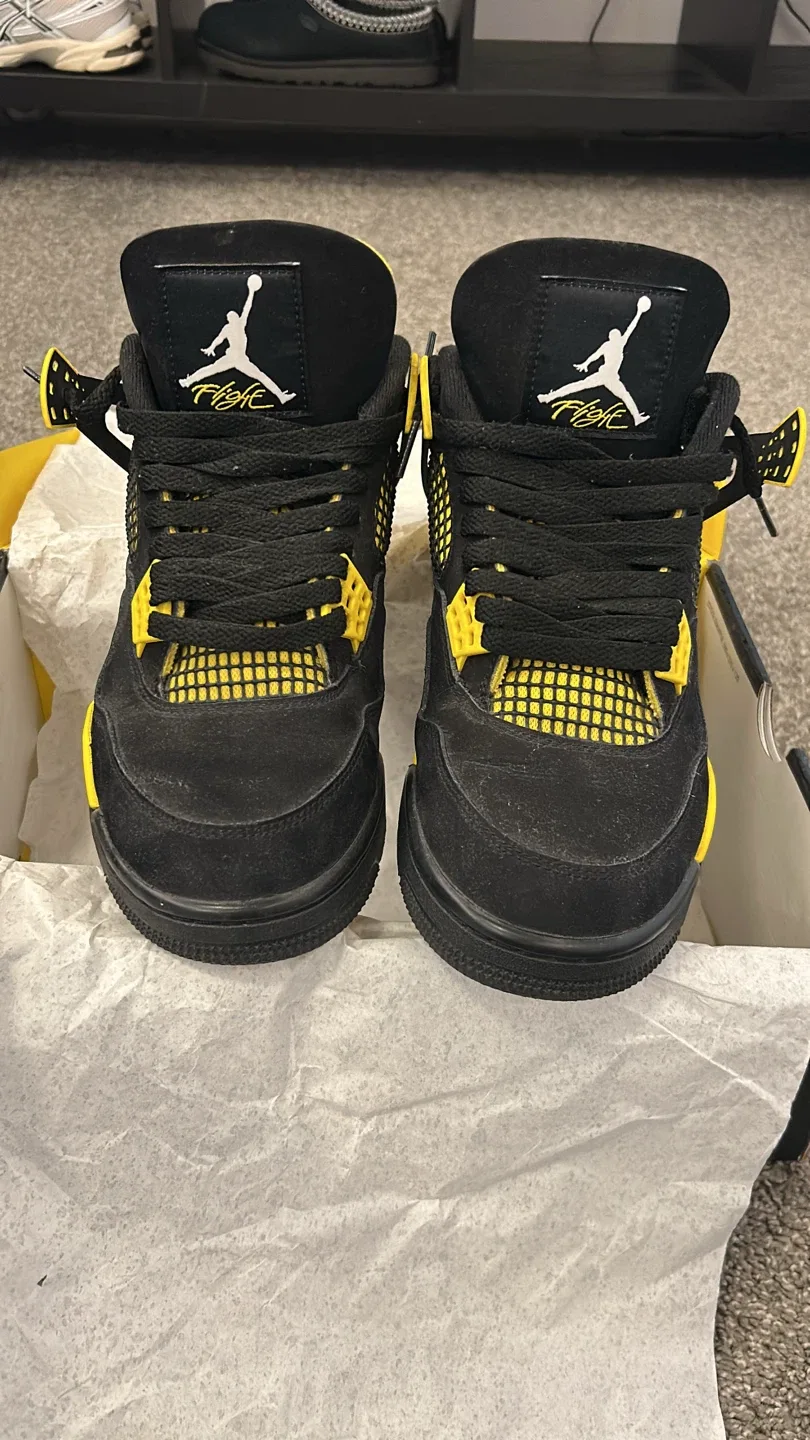 Air Jordan 4 Retro Thunder (2023) Size 10.5 image indicator(2)