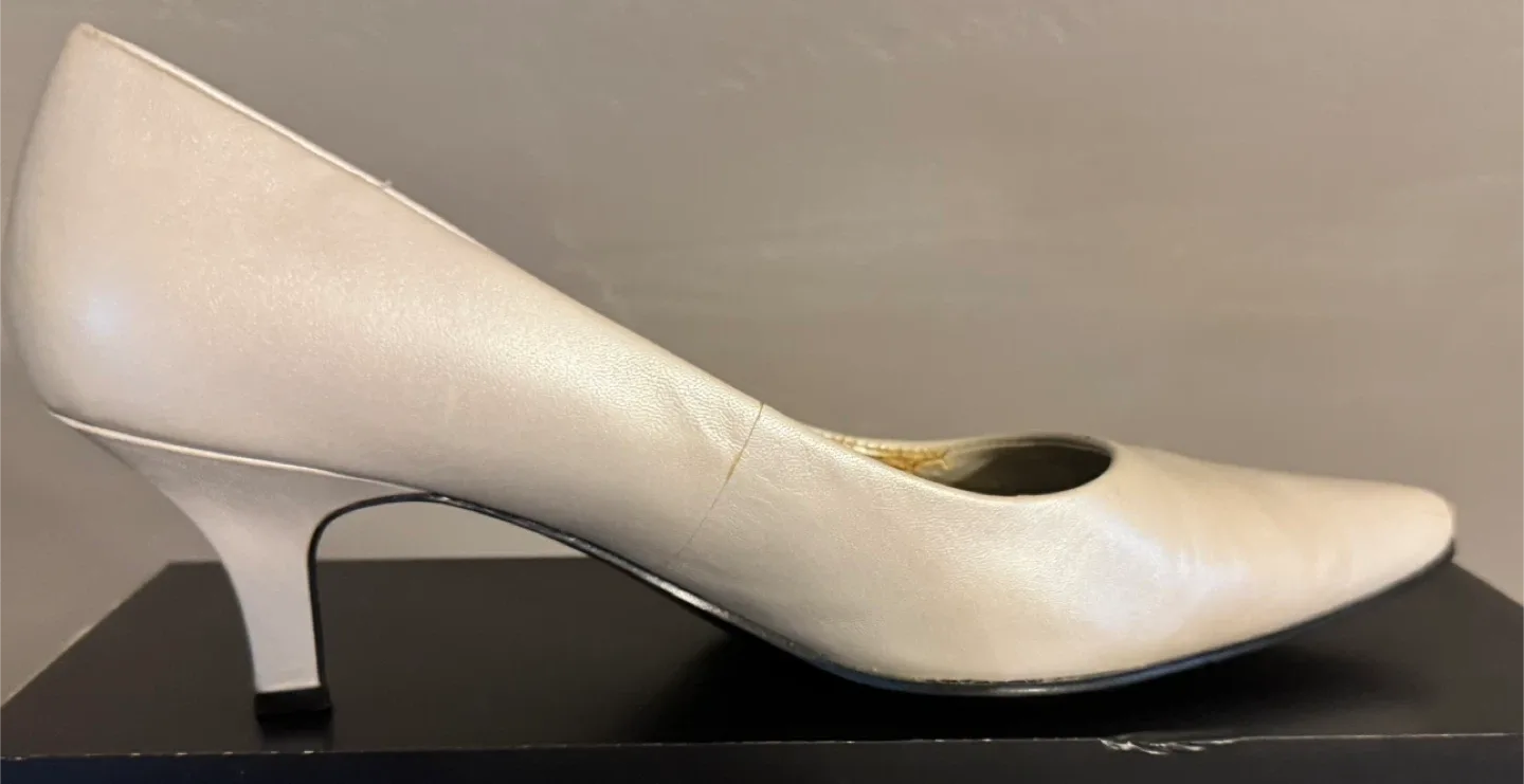 Liz Claiborne Heels - Size 9M thumbnail