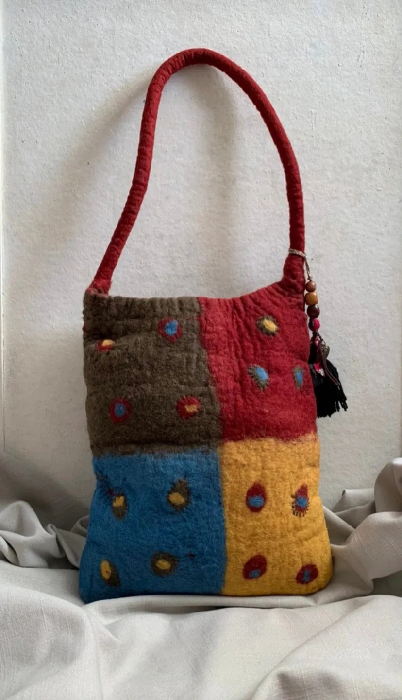 Handmade Wool Felted Shoulder Bag image indicator(9)
