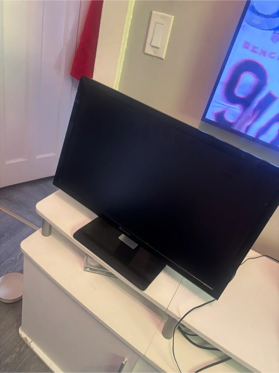 “22’’ Gateway Monitor – Like New + Power Cable – HDMI & VGA” thumbnail