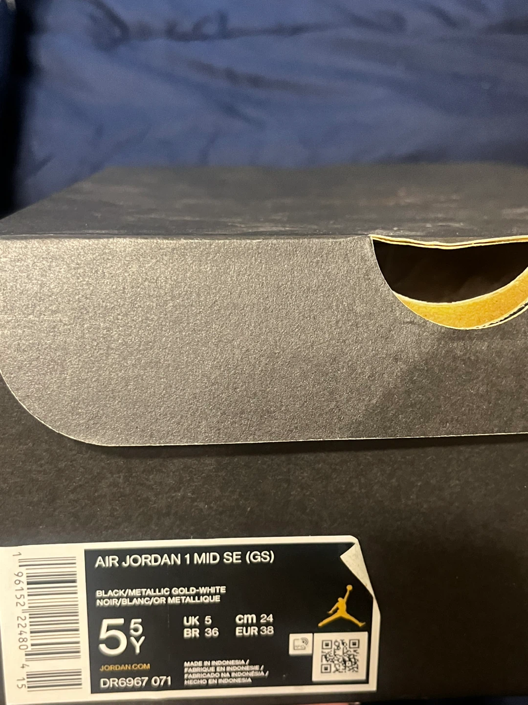 Air Jordan 1 Mid SE (GS) Black/Gold Size 5.5Y - photo 2