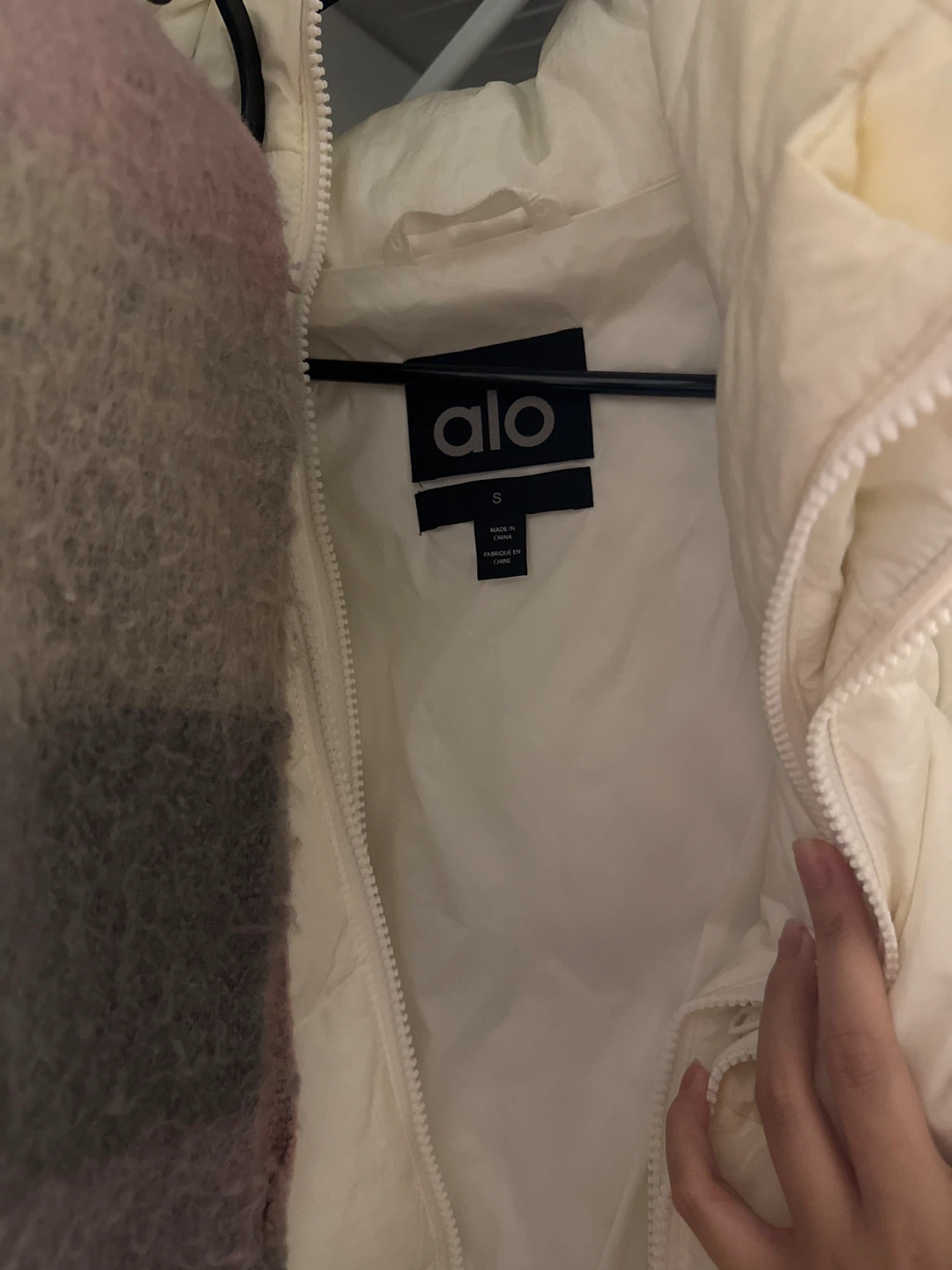 ALO Yoga Ivory Puffer Jacket - Size S - photo 2