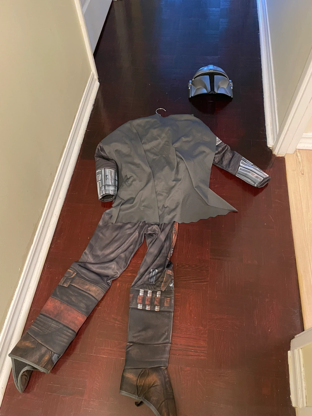 Mandalorian Costume, Size M boys - photo 4