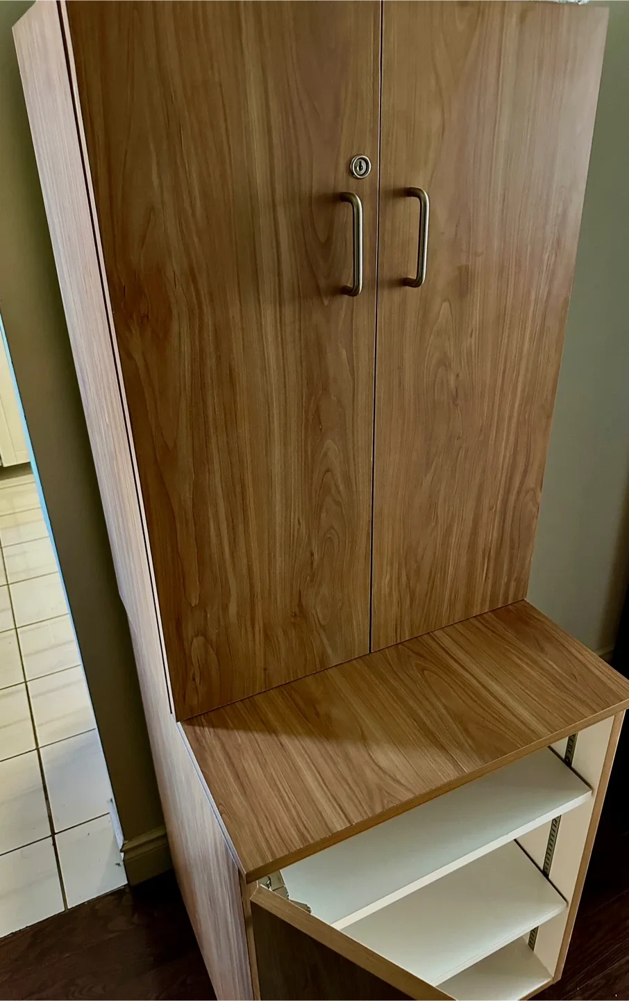 Wood-look Storage Cabinet image indicator(3)