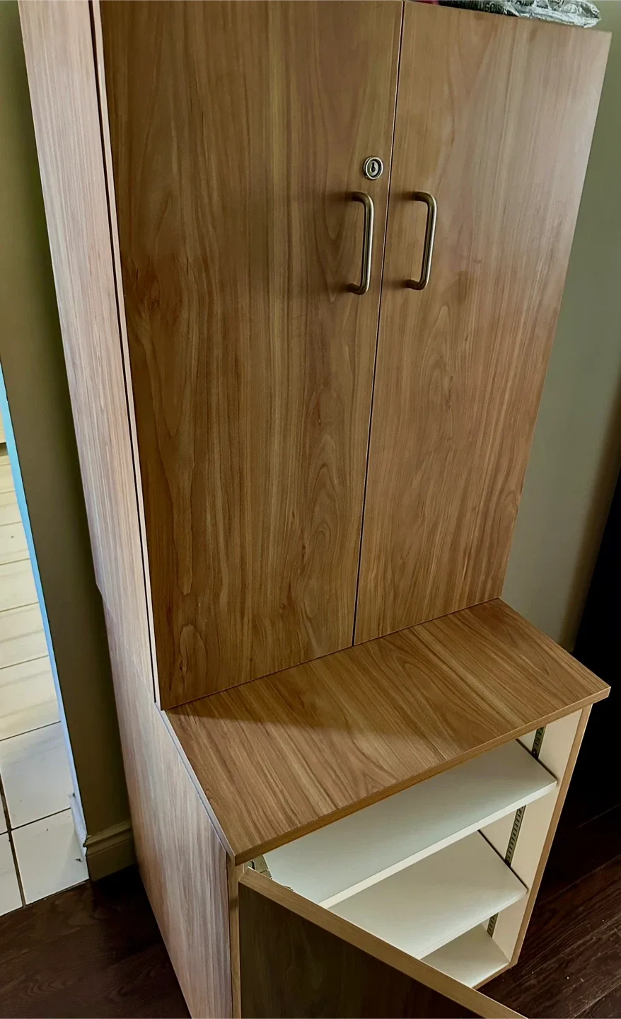 Wood-look Storage Cabinet image indicator(2)