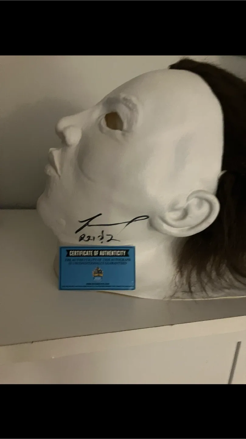 Michael Myers Mask Signed image indicator(6)
