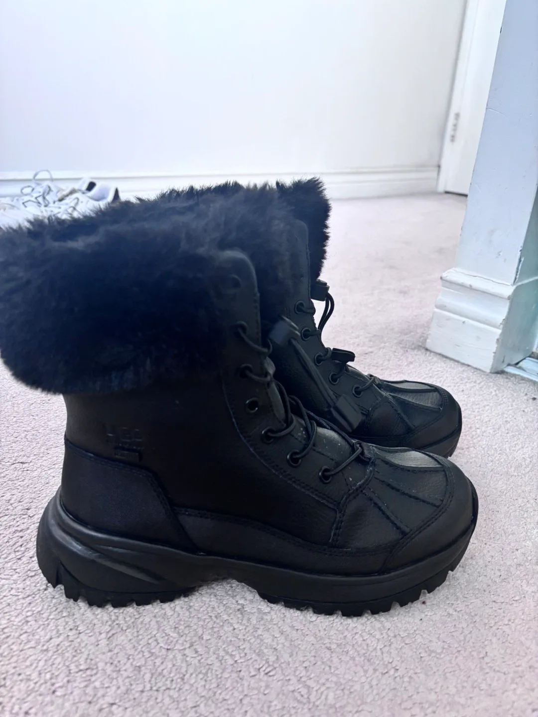 UGG Black Leather Boots US Size 7 image indicator(2)
