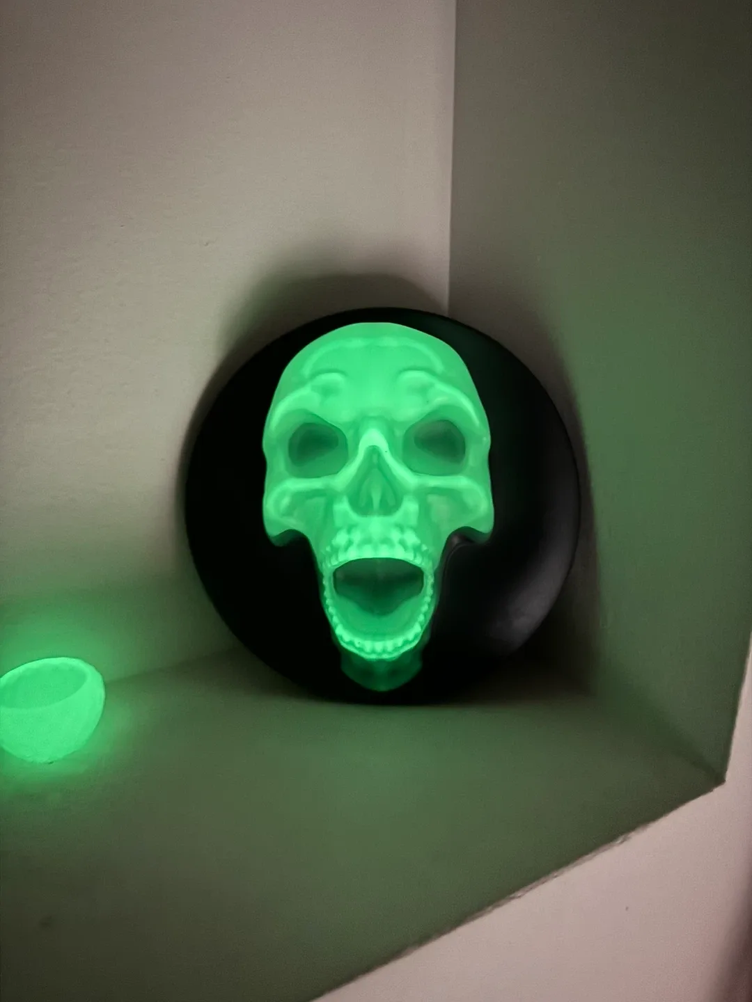 Skull Figurine image indicator(2)