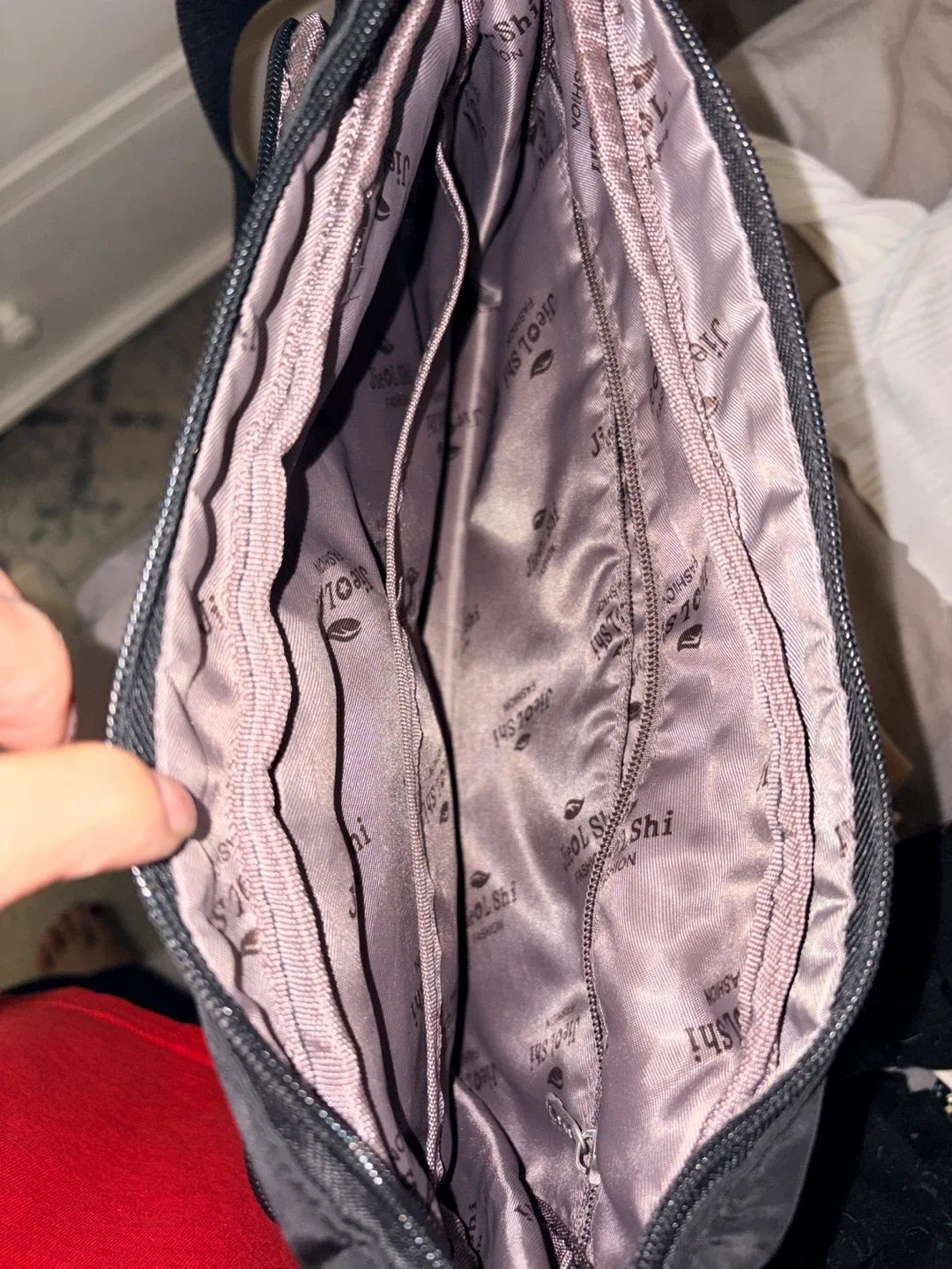 Black Nylon Travel Shoulder Bag image indicator(2)