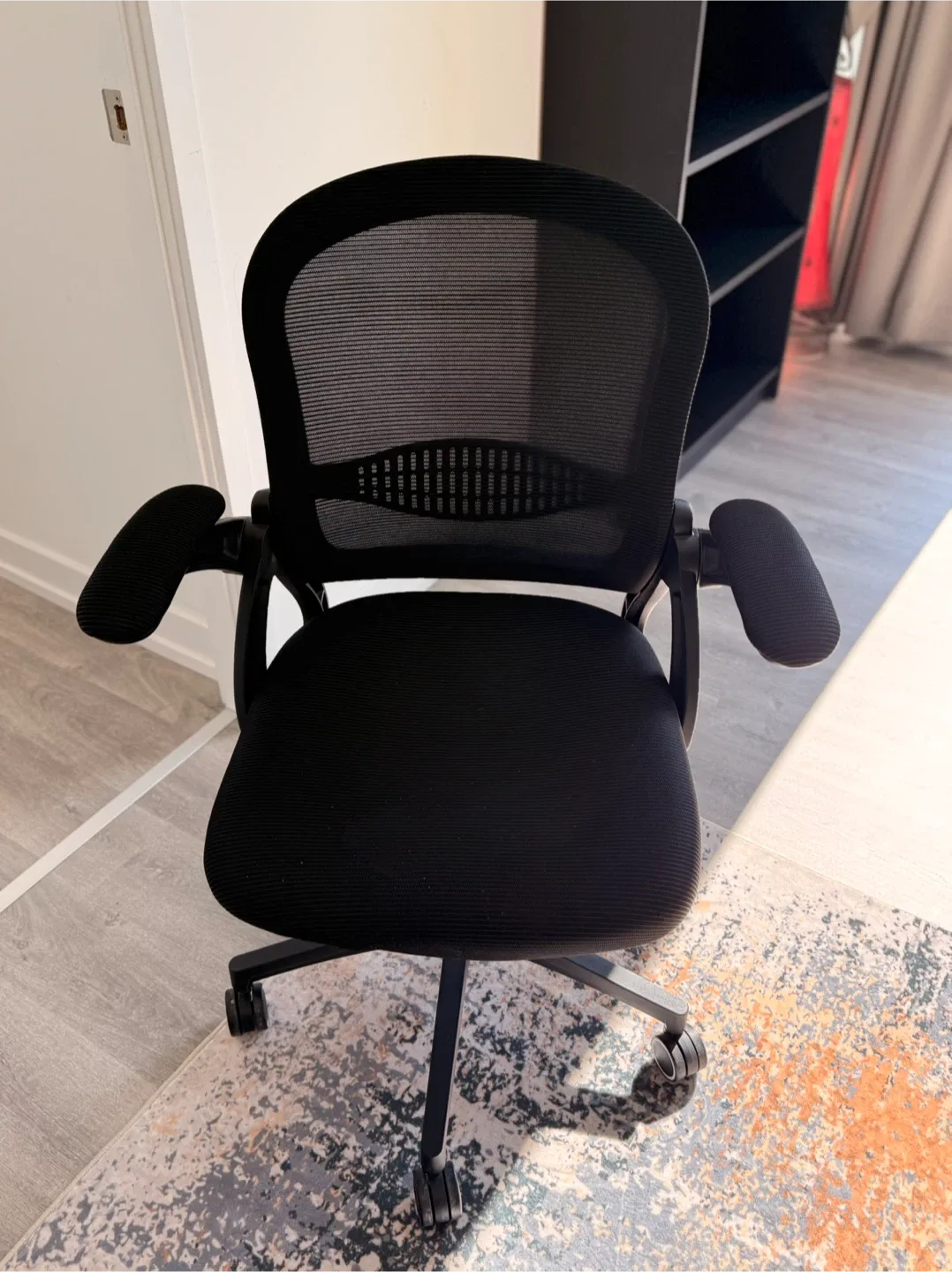 Ergonomic Mesh Office Chair – Like New! thumbnail
