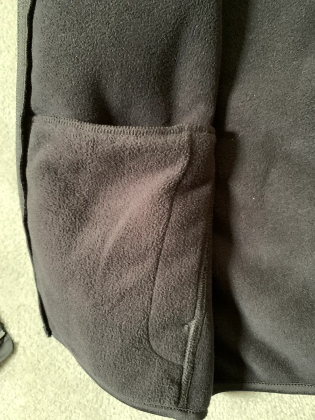 Uniqlo Kids Black Fleece Jacket - Size 7-8 image indicator(6)