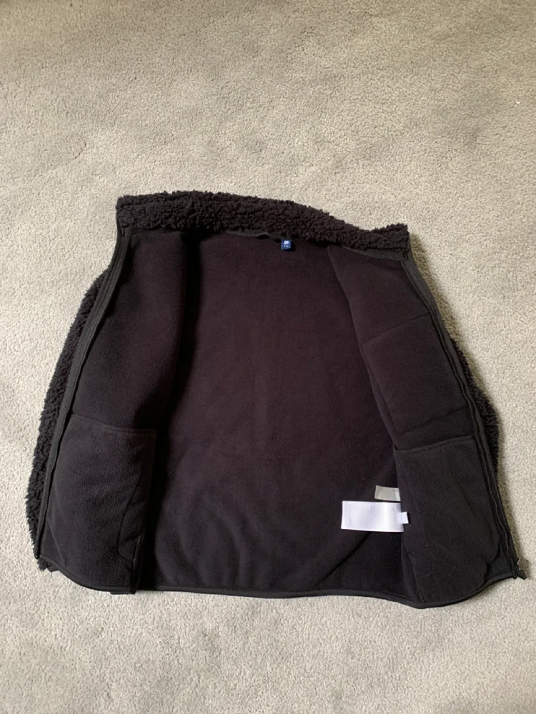 Uniqlo Kids Black Fleece Jacket - Size 7-8 image indicator(2)