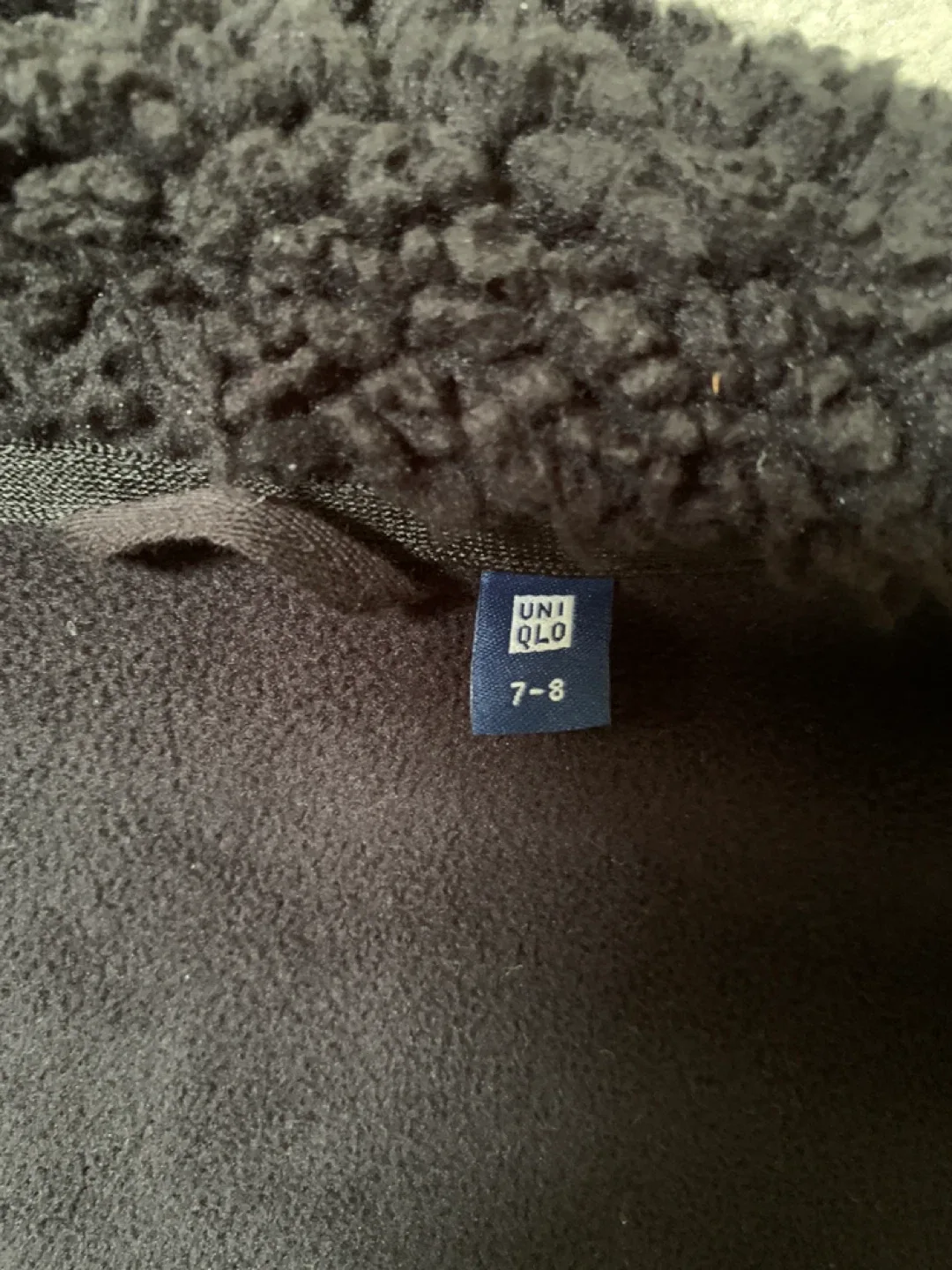Uniqlo Kids Black Fleece Jacket - Size 7-8 image indicator(3)