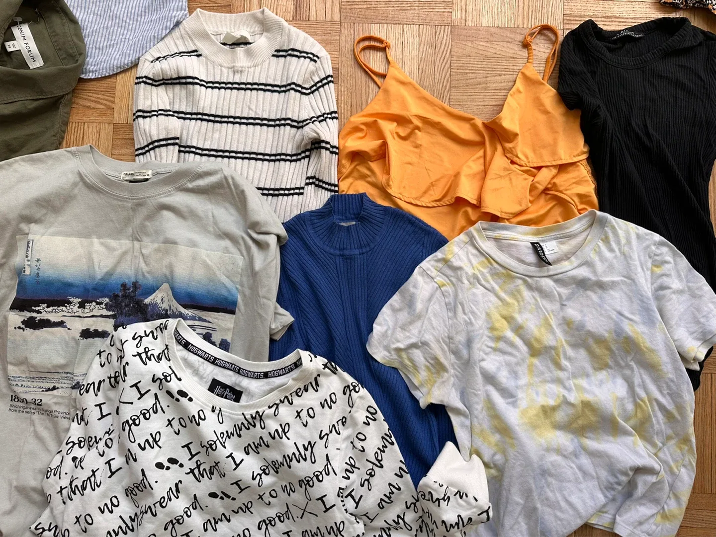 MOVING SALE Mixed Women's Clothing Bundle image indicator(2)