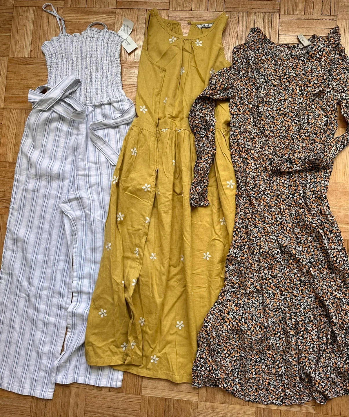 MOVING SALE Mixed Women's Clothing Bundle image indicator(7)