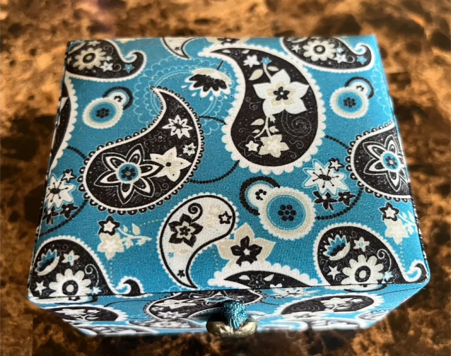 Teapot Figurine in Decorative Box image indicator(2)