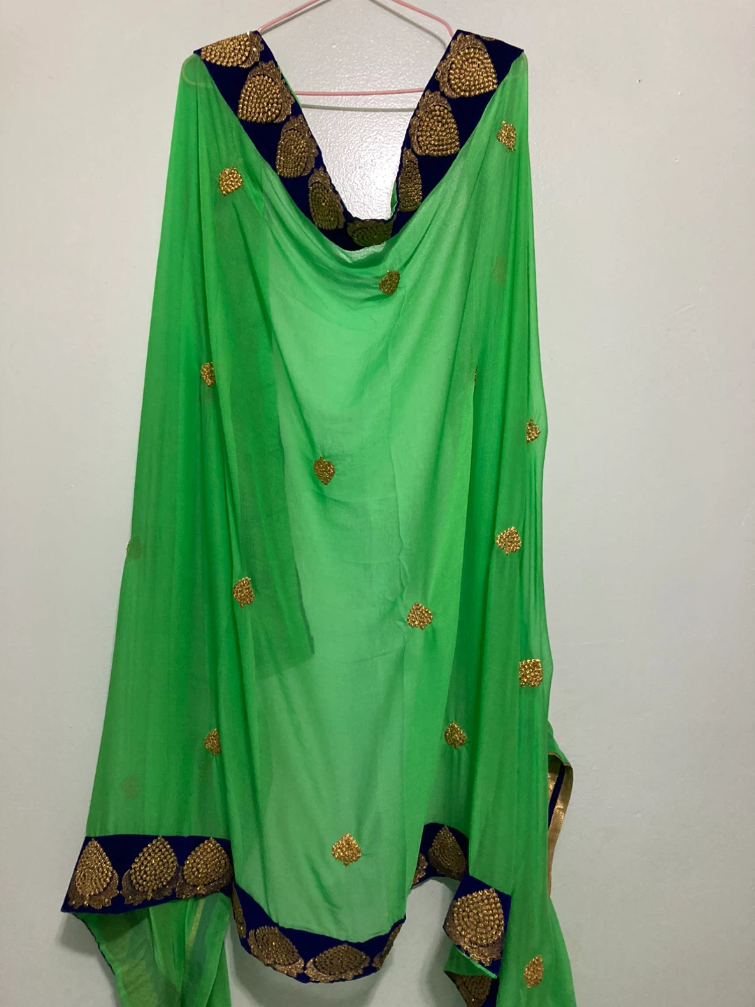 Green Dupatta with Gold Embroidery - photo 2