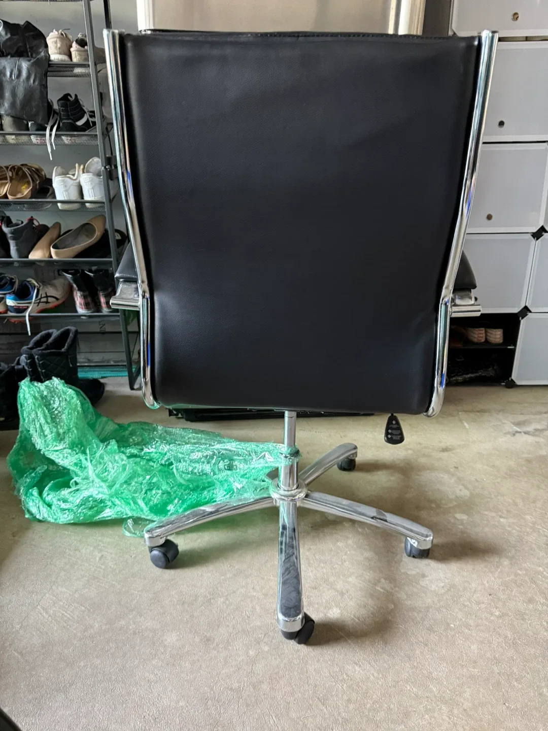 Black Office Chair image indicator(3)