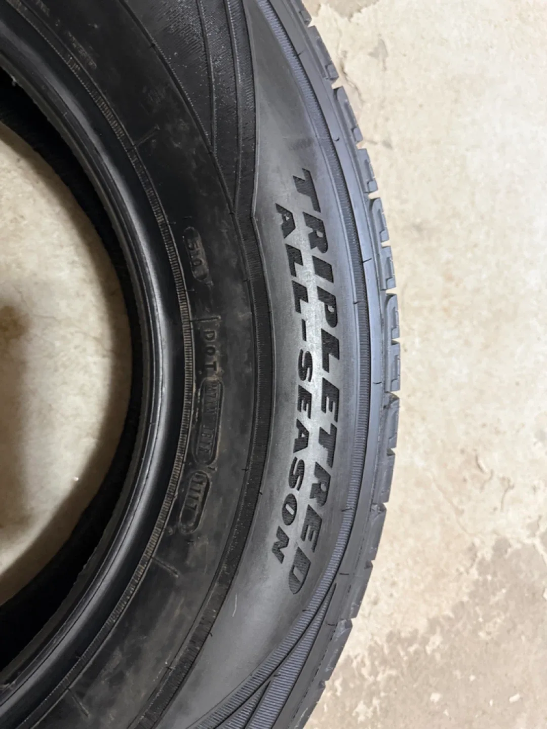 Goodyear TripleTred All-Season Tire P255/65R18 image indicator(3)