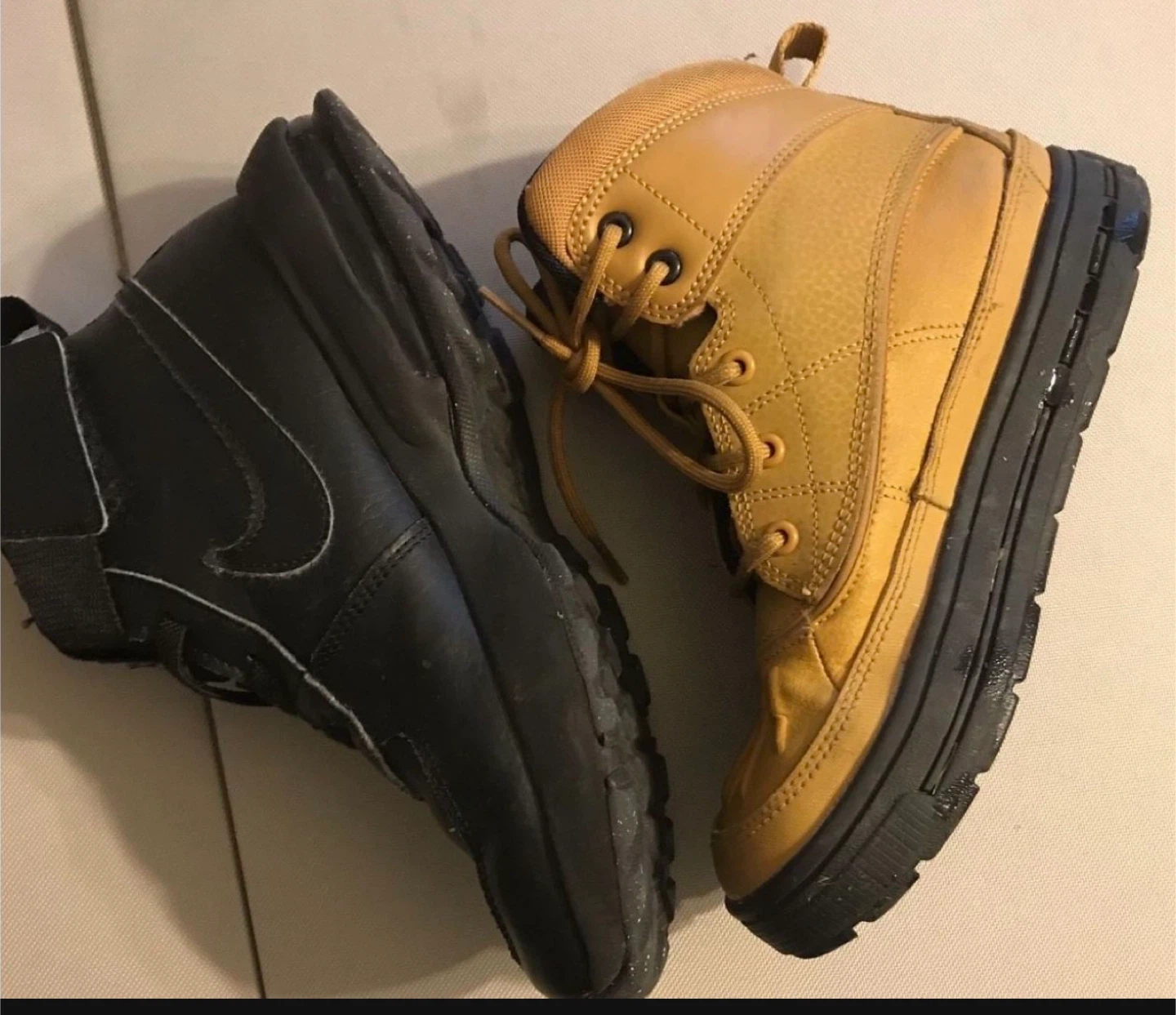Boys Nike Boots - Black and Tan