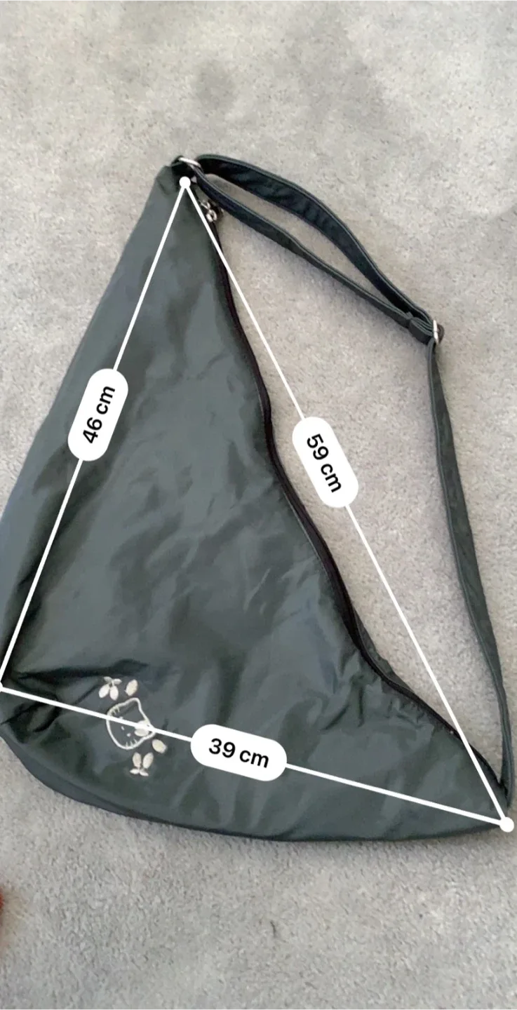 Hello Kitty bags - excellent condition image indicator(10)