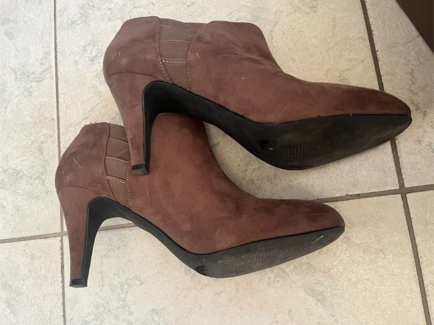 Erica Brown Ankle Boots Size 8 image indicator(3)