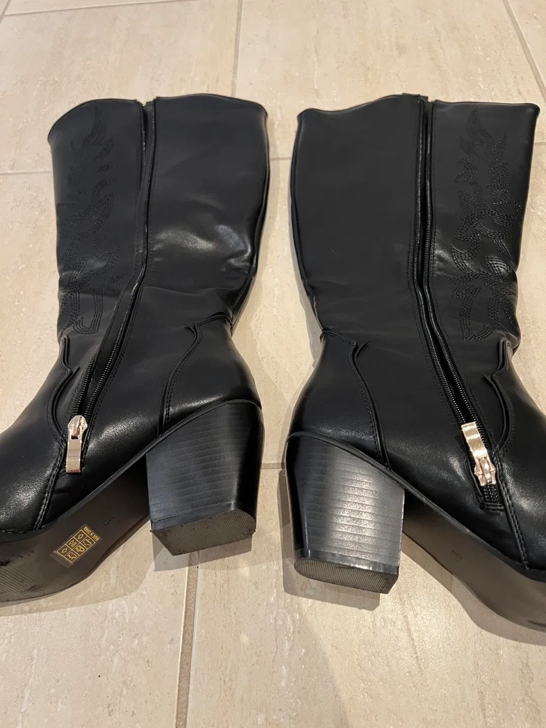 Black Cowboy Boots image indicator(3)