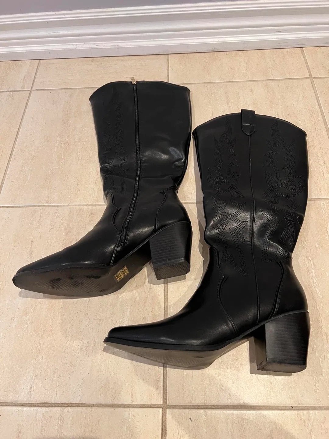 Black Cowboy Boots image indicator(2)