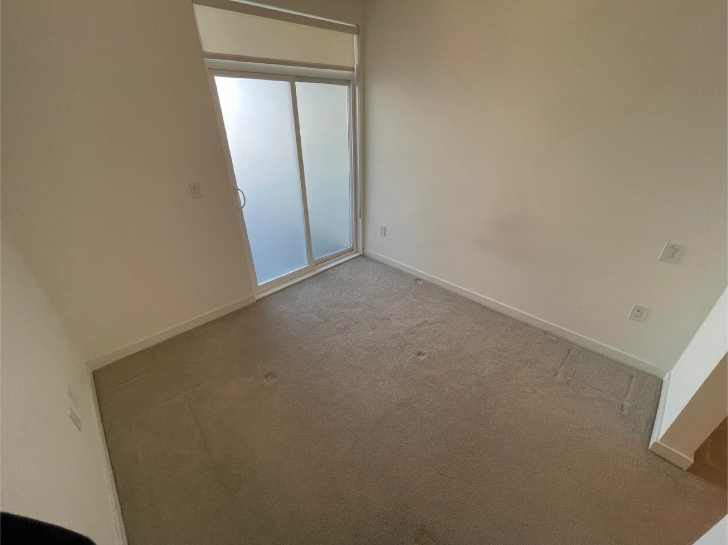 Rent - Fleetwood, Surrey - photo 4
