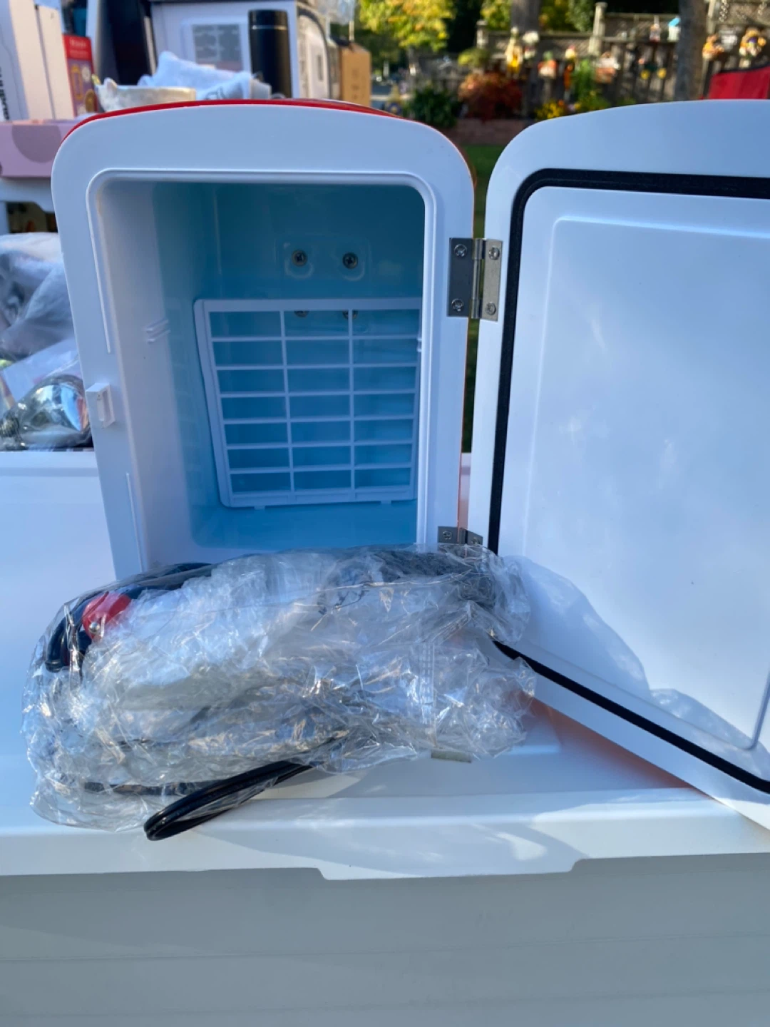 Coca-Cola Polar Bear Mini Fridge - photo 2