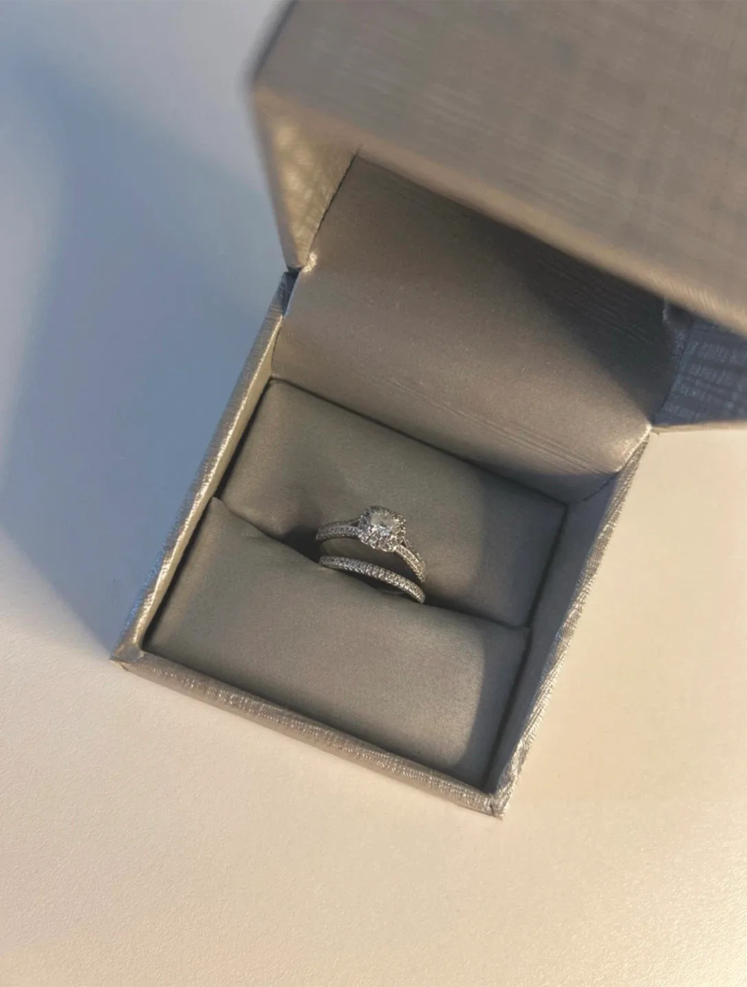 Arctic Brilliance Diamond Ring Set image indicator(7)