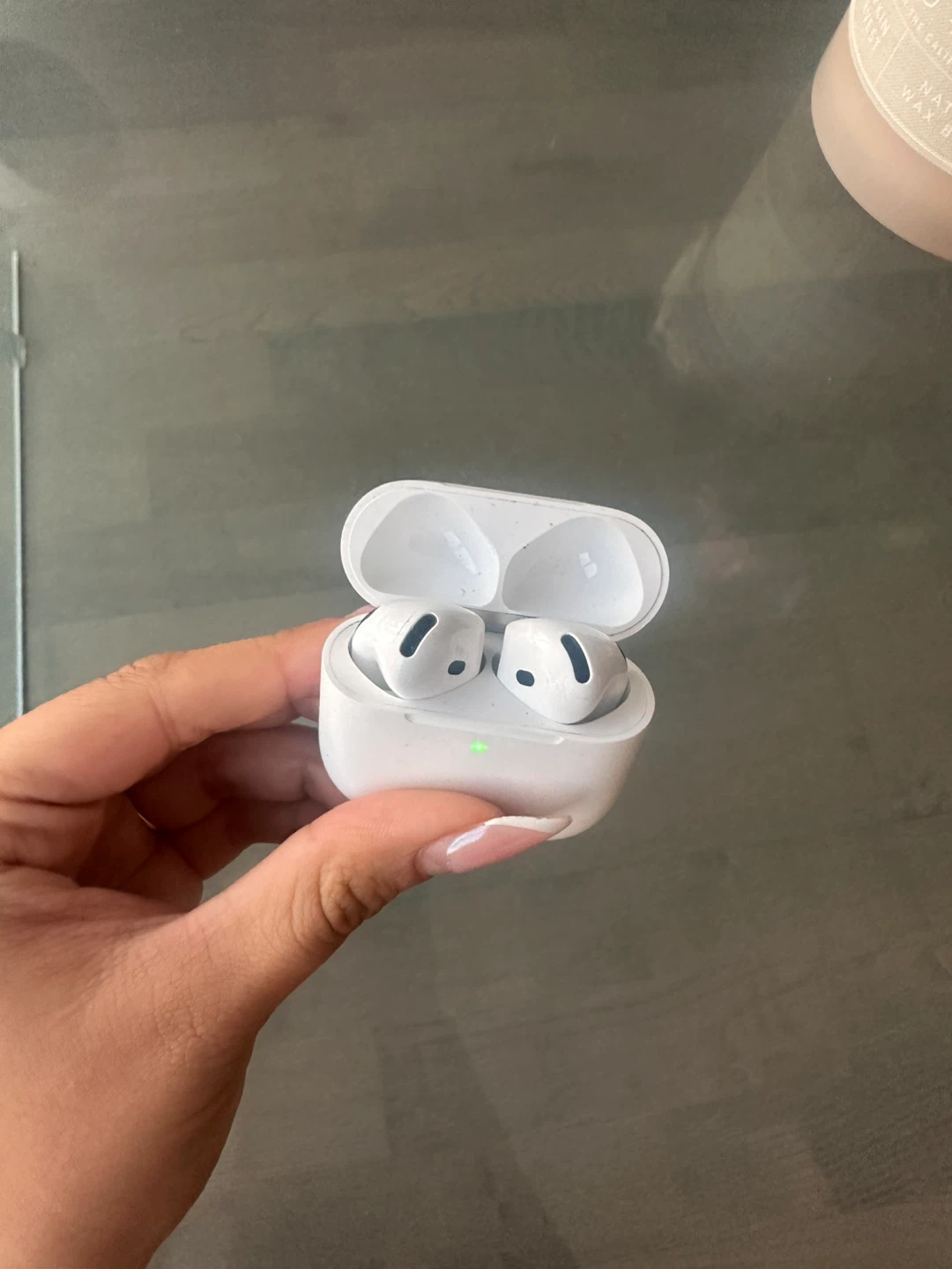 Apple AirPods Pro (4th generation) - photo 2