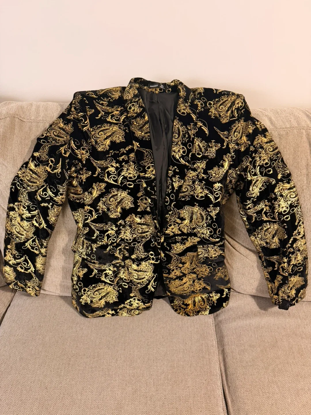 Men's black and gold blazer image indicator(5)