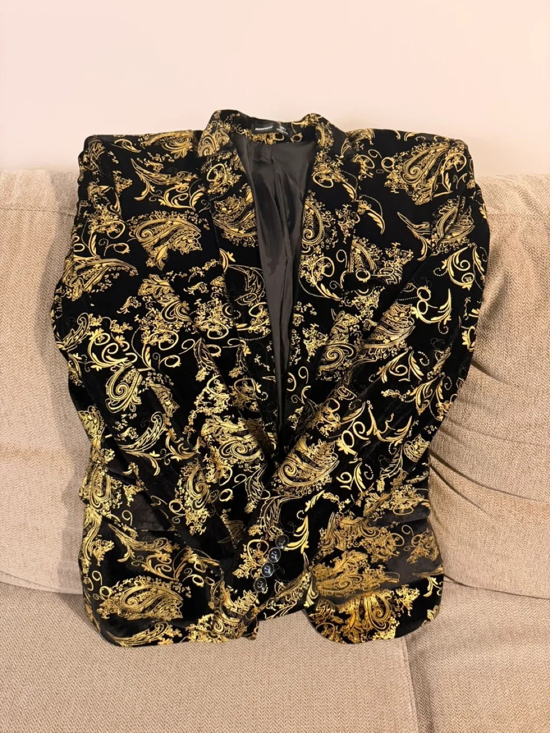 Men's black and gold blazer image indicator(4)