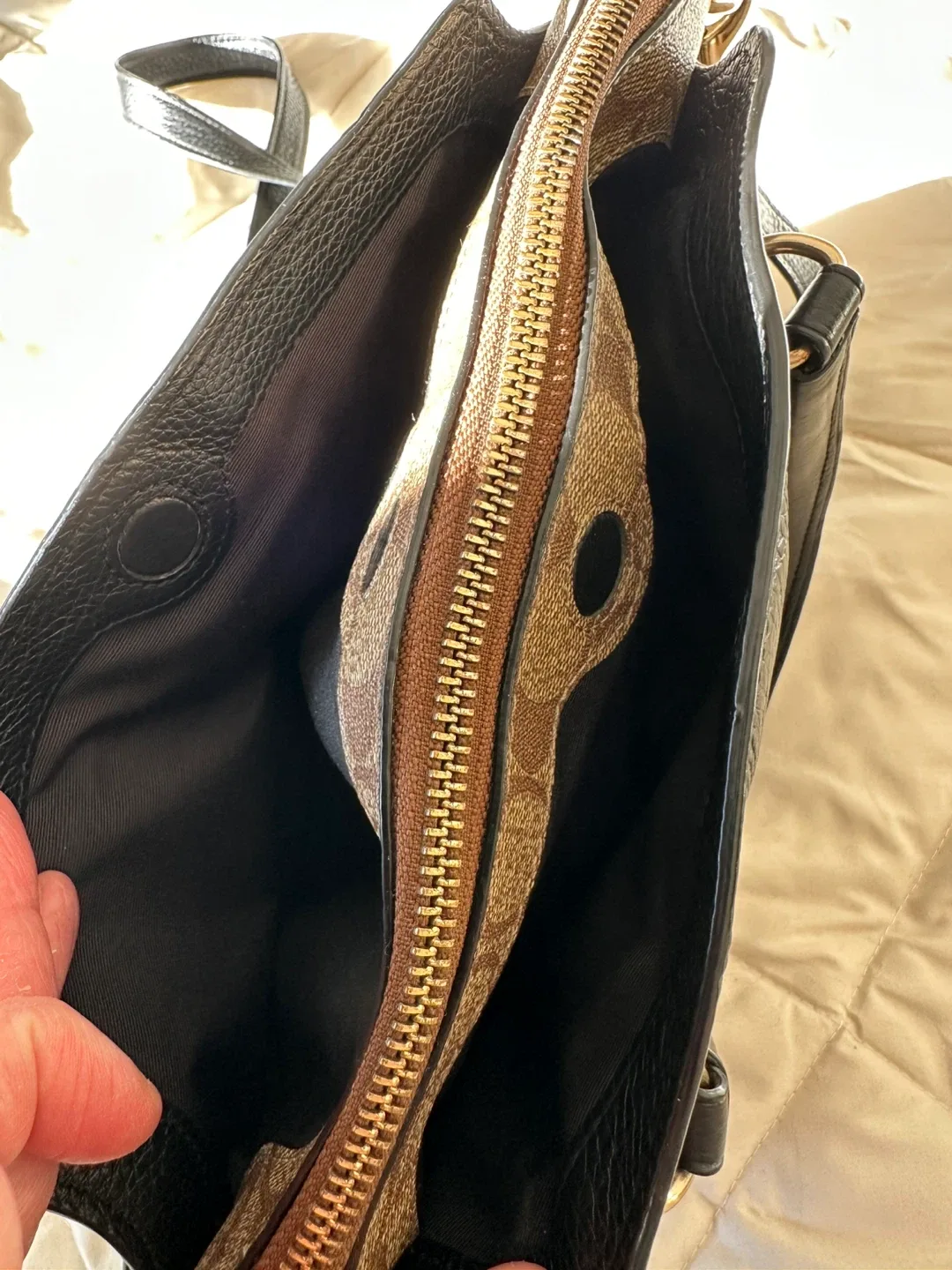 Coach Black Leather Crossbody image indicator(5)