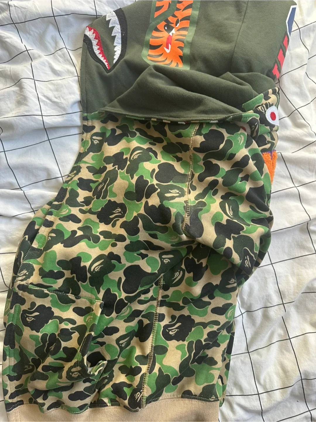Bathing Ape (BAPE) Camo Shark Hoodie - XL image indicator(3)