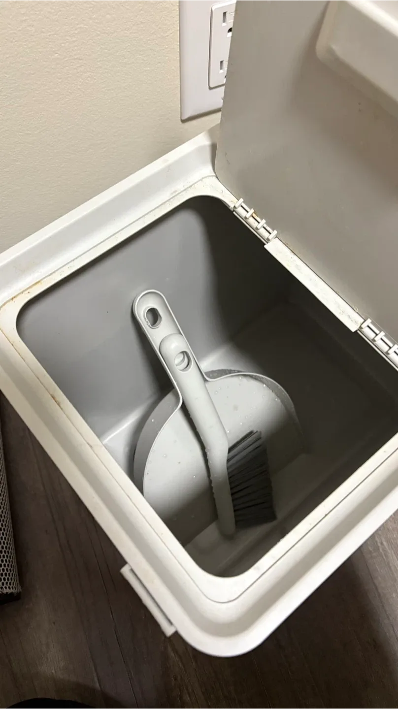 Ikea Garbage Bin with Scoop & Brush image indicator(2)