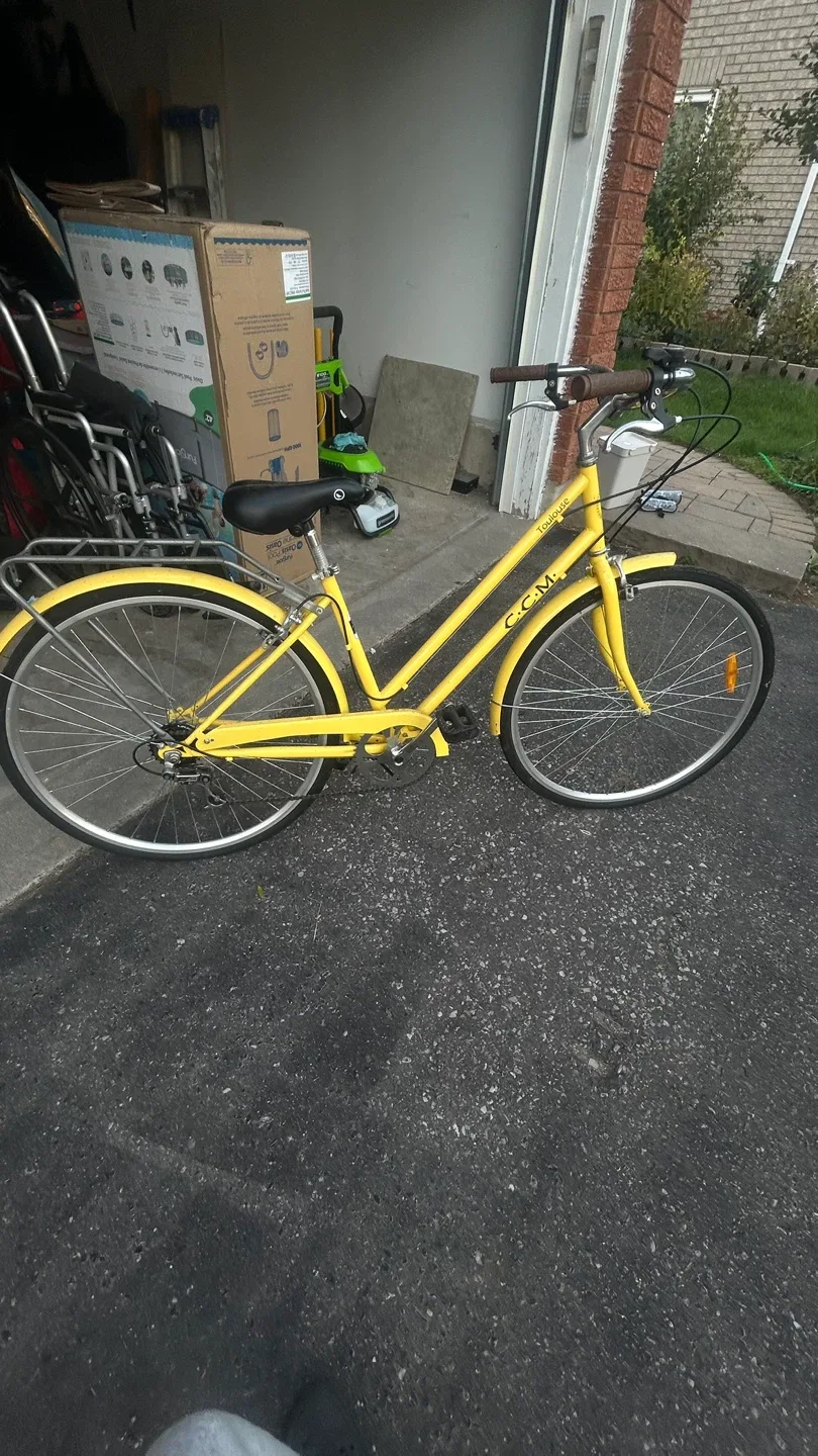 CCM Yellow Cruiser Bike image indicator(6)