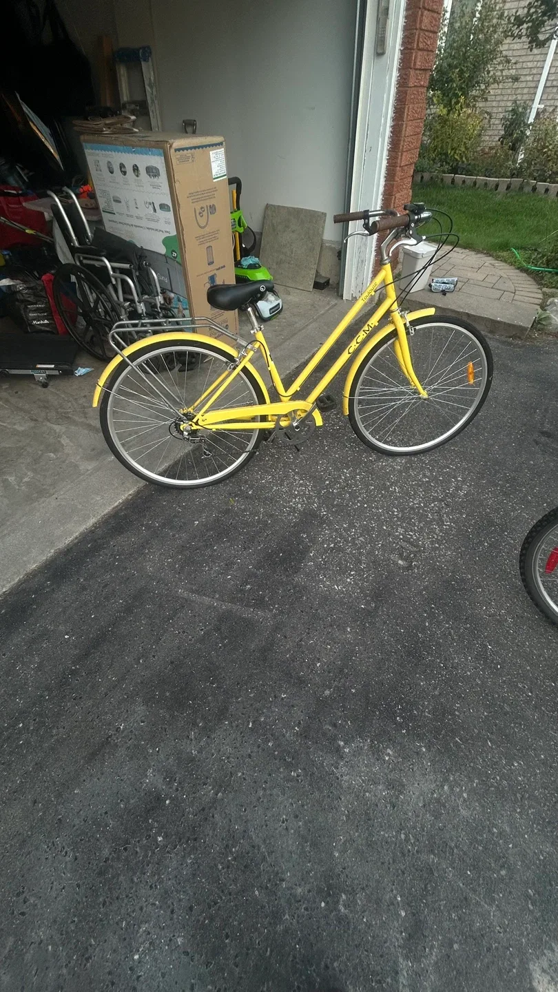 CCM Yellow Cruiser Bike image indicator(5)