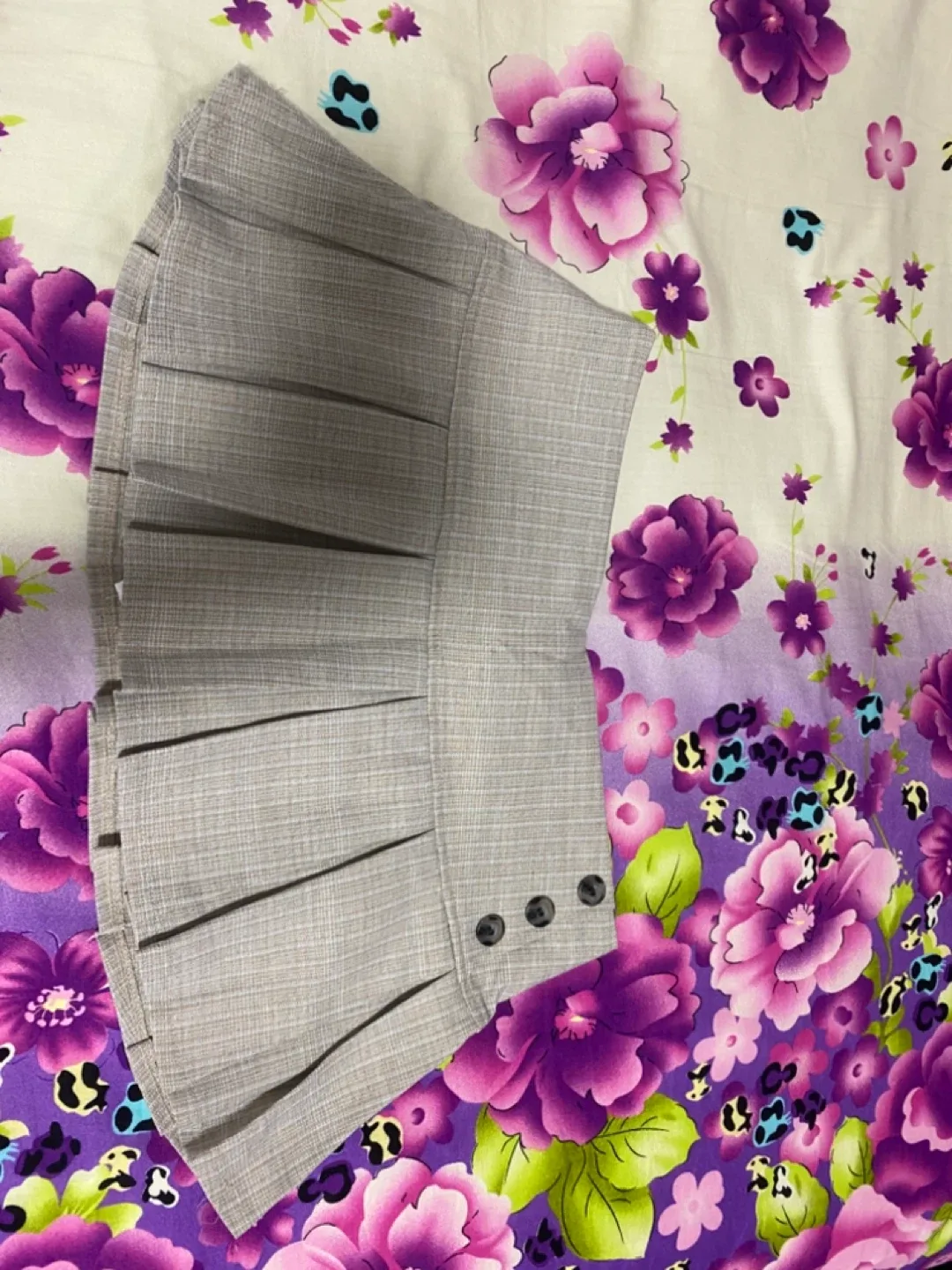 Brand New Pleated Grey Mini Skirt - Size L